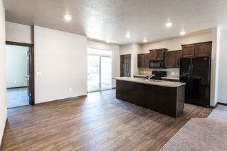 Foss Townhomes in Sioux Falls, SD - Foto de edificio - Building Photo