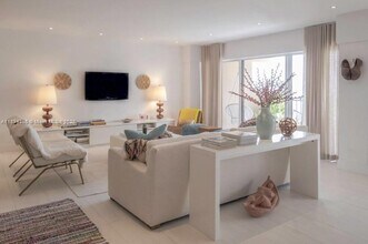 1800 NE 114th St in Miami, FL - Building Photo - Building Photo