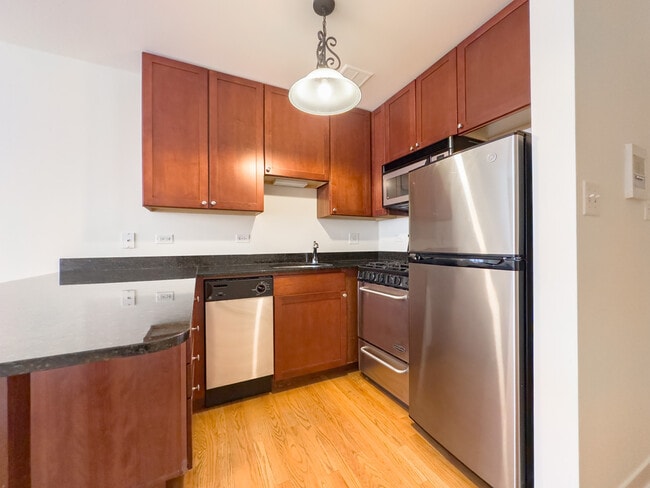 630 W Wrightwood Ave in Chicago, IL - Foto de edificio - Building Photo