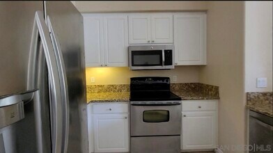 4155 Executive Dr-Unit -E410 in San Diego, CA - Building Photo - Building Photo
