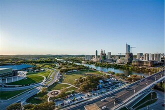 216 Barton Springs Rd in Austin, TX - Building Photo - Building Photo