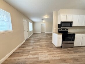 4075 Old Bonham Rd in Paris, TX - Building Photo - Building Photo