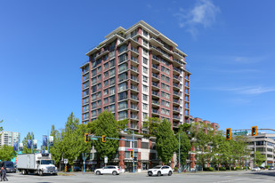 5933 Cooney Rd in Richmond, BC - Building Photo