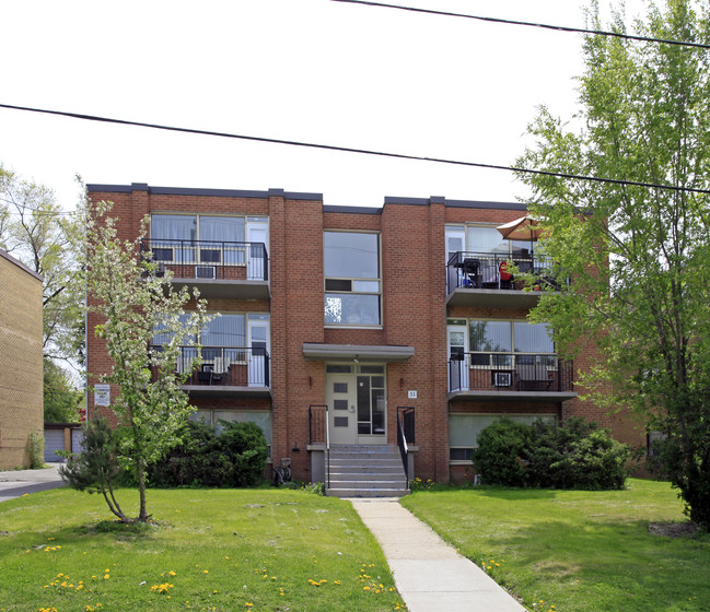 31 Fraserwood Ave in Toronto, ON - Building Photo - Primary Photo