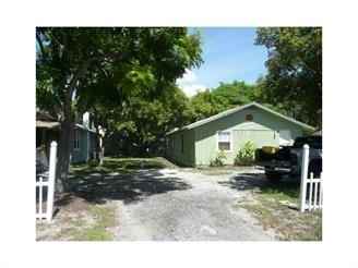 518-520 6th Ave SW in Largo, FL - Building Photo