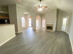 2176 Berry Garden Cir E in Memphis, TN - Foto de edificio - Building Photo