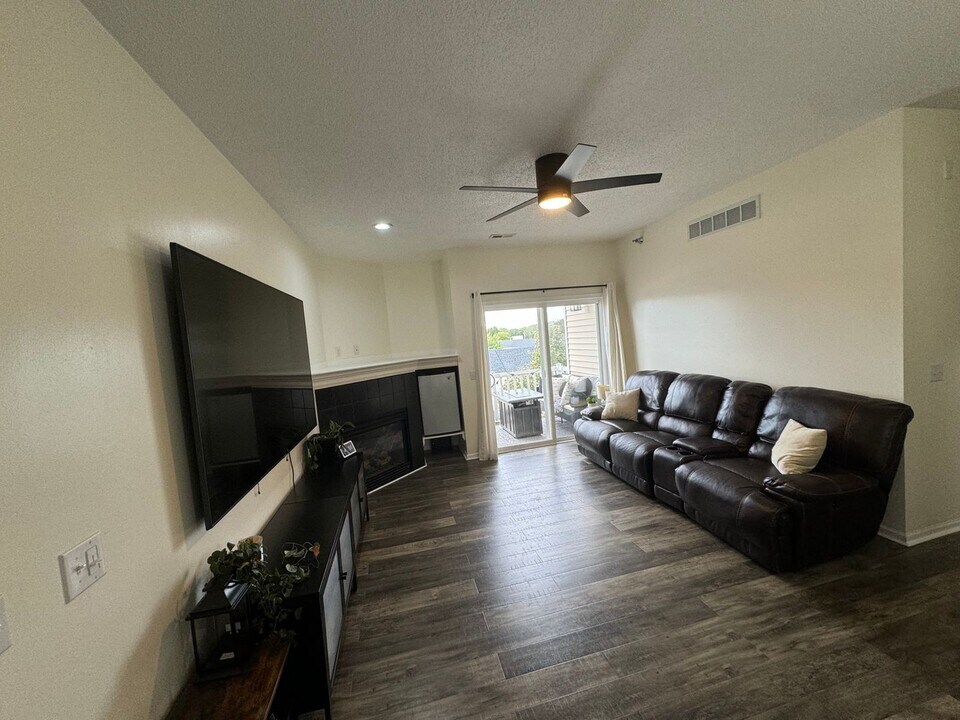 1207 NE 5th Ln in Ankeny, IA - Building Photo