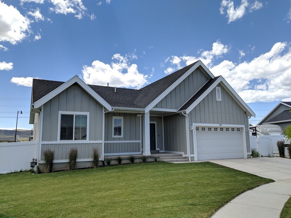 53 E Paradise Ct in Saratoga Springs, UT - Building Photo