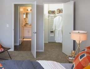 Glenoaks Gardens in Sun Valley, CA - Building Photo - Building Photo