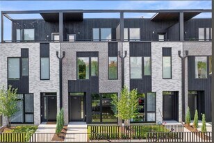 136 Burrows St in Pittsburgh, PA - Building Photo