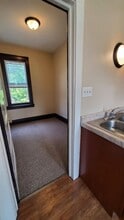 825 S 11th St in Milwaukee, WI - Foto de edificio - Building Photo