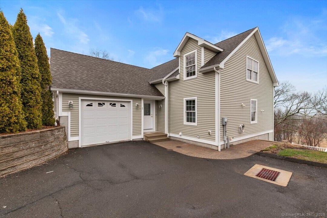 400 Burr St in New Haven, CT - Building Photo
