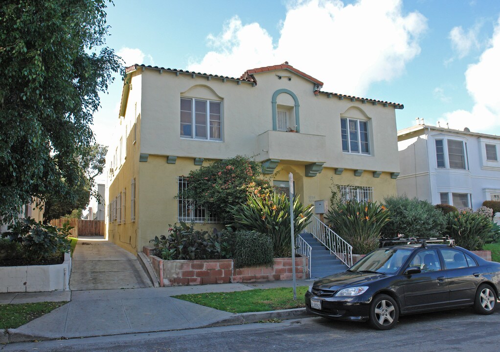 321 N Spaulding Ave in Los Angeles, CA - Foto de edificio