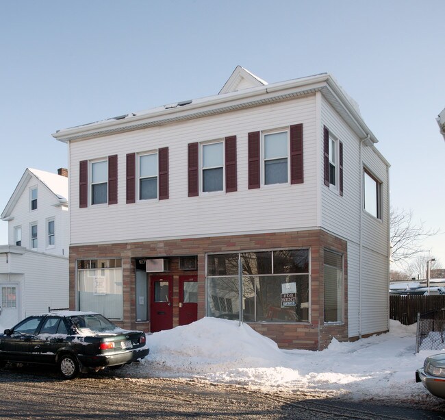 133 Main St in Everett, MA - Foto de edificio - Building Photo