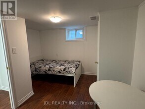 47 Anndale Dr in Toronto, ON - Building Photo - Building Photo