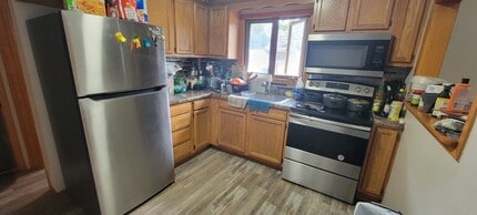 3821 Columbia St in Des Moines, IA - Foto de edificio - Building Photo