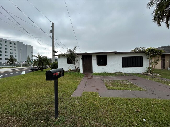 11900 SW 216th St in Miami, FL - Building Photo - Building Photo