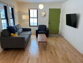 802 Heivly St in Decorah, IA - Building Photo - Building Photo