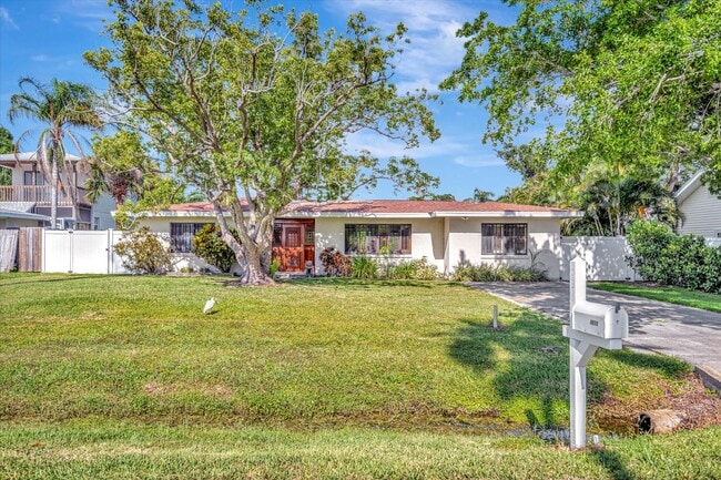 property at 6313 Hollywood Blvd