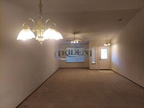 1077 Courtyard Dr in Yuba City, CA - Building Photo - Building Photo