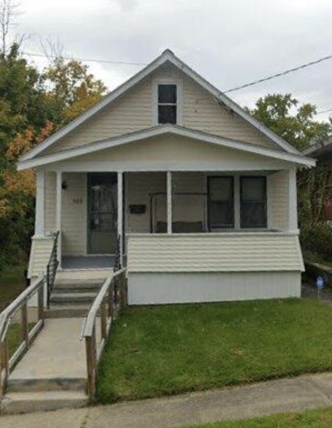 property at 1125 Raymond St