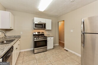 5869 Bobbin Ln in Lithonia, GA - Building Photo - Building Photo