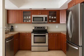 555 NE 15th St, Unit 32 in Miami, FL - Foto de edificio - Building Photo