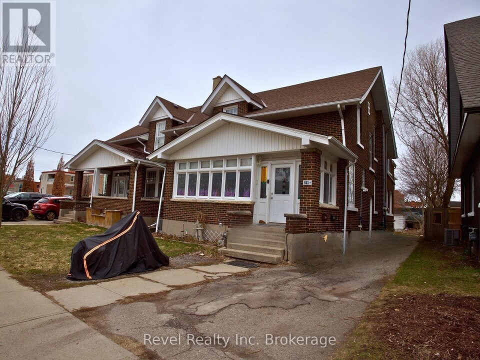 511 King St in Woodstock, ON - Building Photo