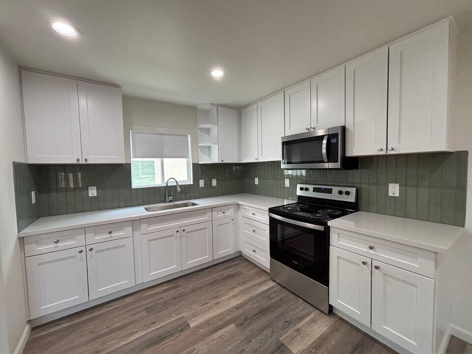 5708 Wisteria Dr in Riverside, CA - Building Photo