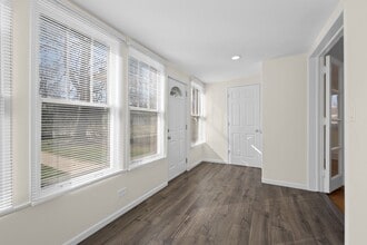 823 Deerfield Rd in Highland Park, IL - Building Photo - Building Photo