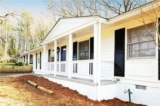 88 Lucia Dr SE in Smyrna, GA - Foto de edificio - Building Photo