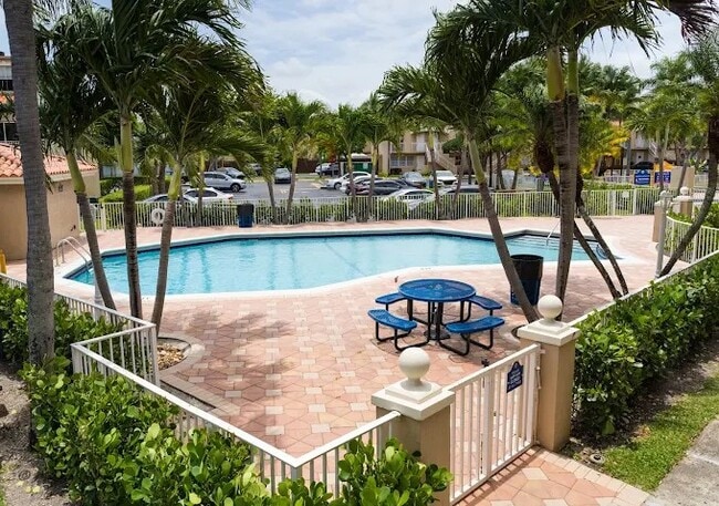 8675 NW 5th Terrace in Miami, FL - Foto de edificio - Building Photo