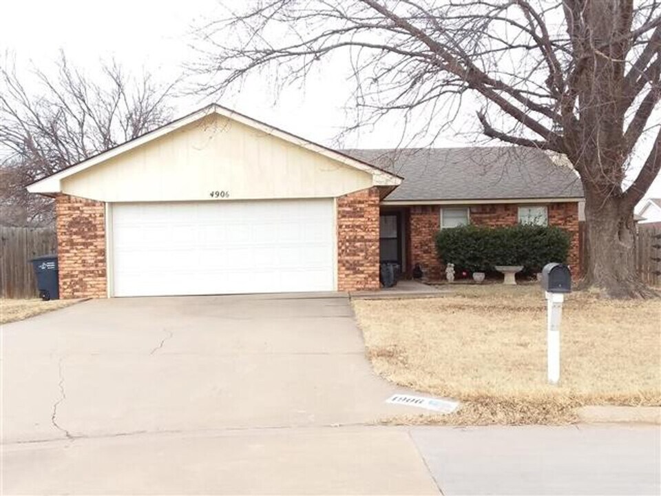 4906 Yorkshire Dr in Enid, OK - Building Photo