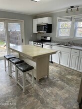 75 Union St in Saratoga Springs, NY - Building Photo - Building Photo