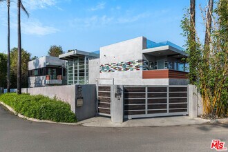 770 Paseo Miramar in Los Angeles, CA - Building Photo - Building Photo