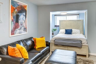 8136 S Kedzie Ave in Chicago, IL - Building Photo - Building Photo