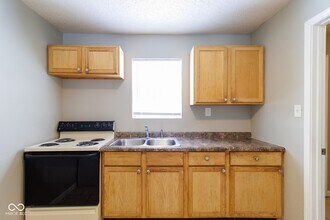 6213 Commodore Dr in Indianapolis, IN - Building Photo - Building Photo