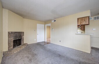 9000 Bissonnet St in Houston, TX - Foto de edificio - Building Photo