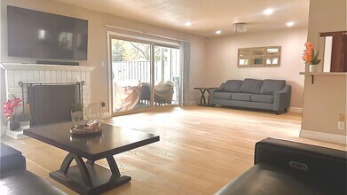 5351 Springdale Ave in Pleasanton, CA - Building Photo - Building Photo