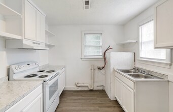 1941 Clements Ave in North Charleston, SC - Building Photo - Building Photo