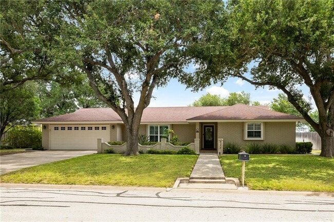 property at 15 Palm Valley Dr E
