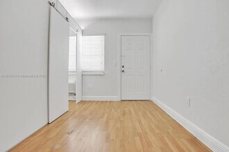 7315 Carlyle Ave in Miami Beach, FL - Building Photo - Building Photo