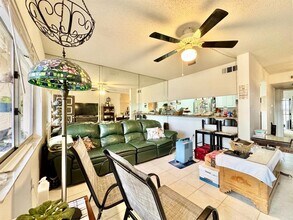 2420 Winding Creek Blvd in Clearwater, FL - Building Photo - Building Photo