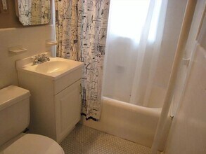 588 Washington St in Brookline, MA - Building Photo - Building Photo