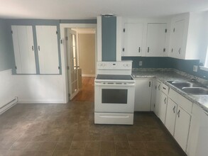 33 S Main St-Unit -33 South Main St - Unit B in Belchertown, MA - Building Photo - Building Photo