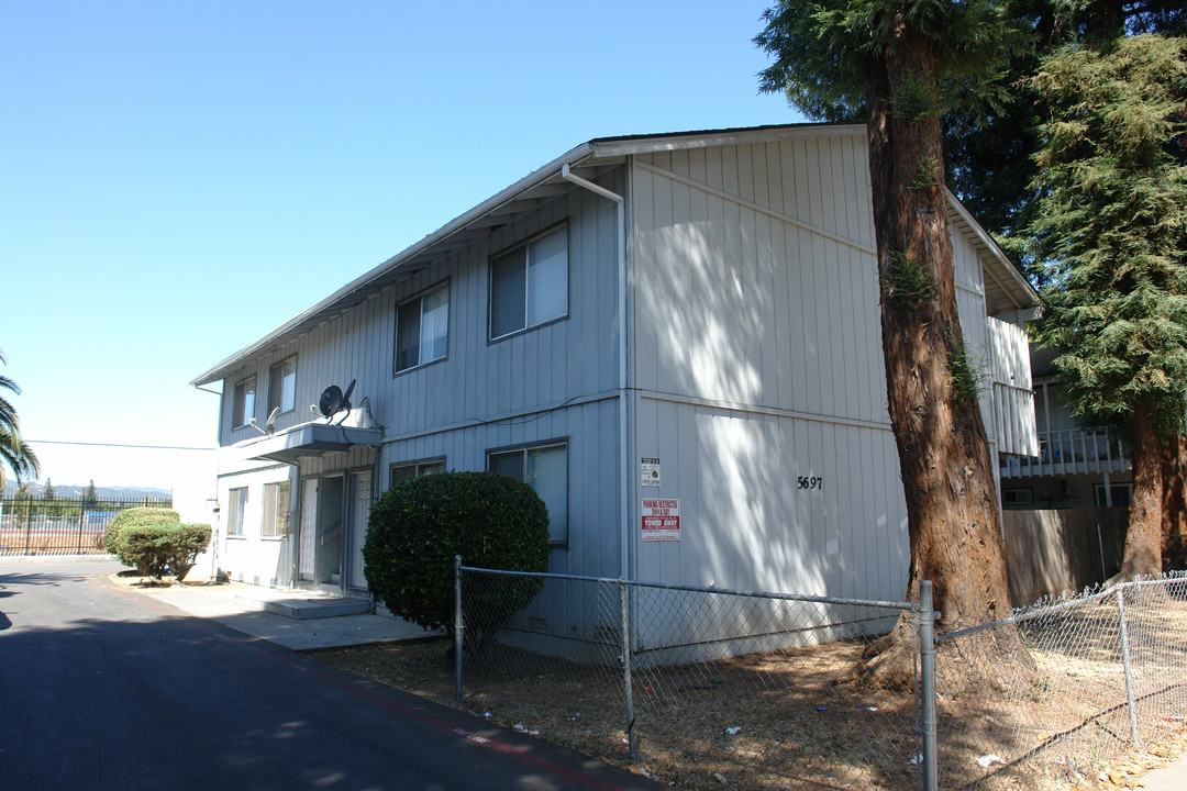 5697 Via Monte Dr in San Jose, CA - Building Photo