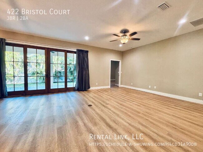 422 Bristol Ct in Sarasota, FL - Building Photo - Building Photo