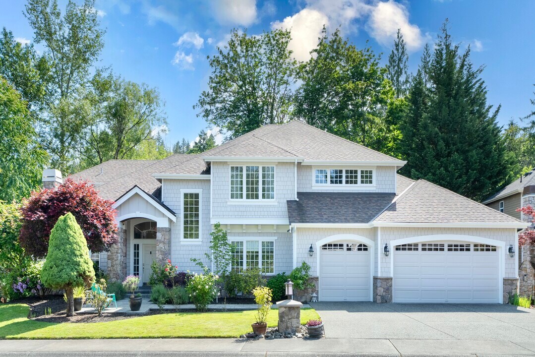 908 200th Ave SE in Sammamish, WA - Building Photo