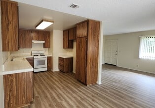 6786 Shakespeare Way in Ventura, CA - Building Photo - Building Photo