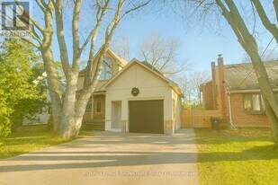 21 Scarboro Ave in Toronto, ON - Building Photo